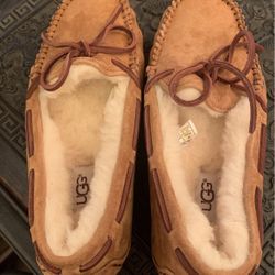 Brand New In Box Women Ugg Slippers Size Woman 6