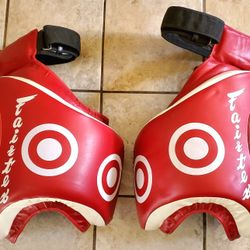 FAIRTEX TP3 Deluxe Thigh Pads For Muay Thai / Kickboxing 