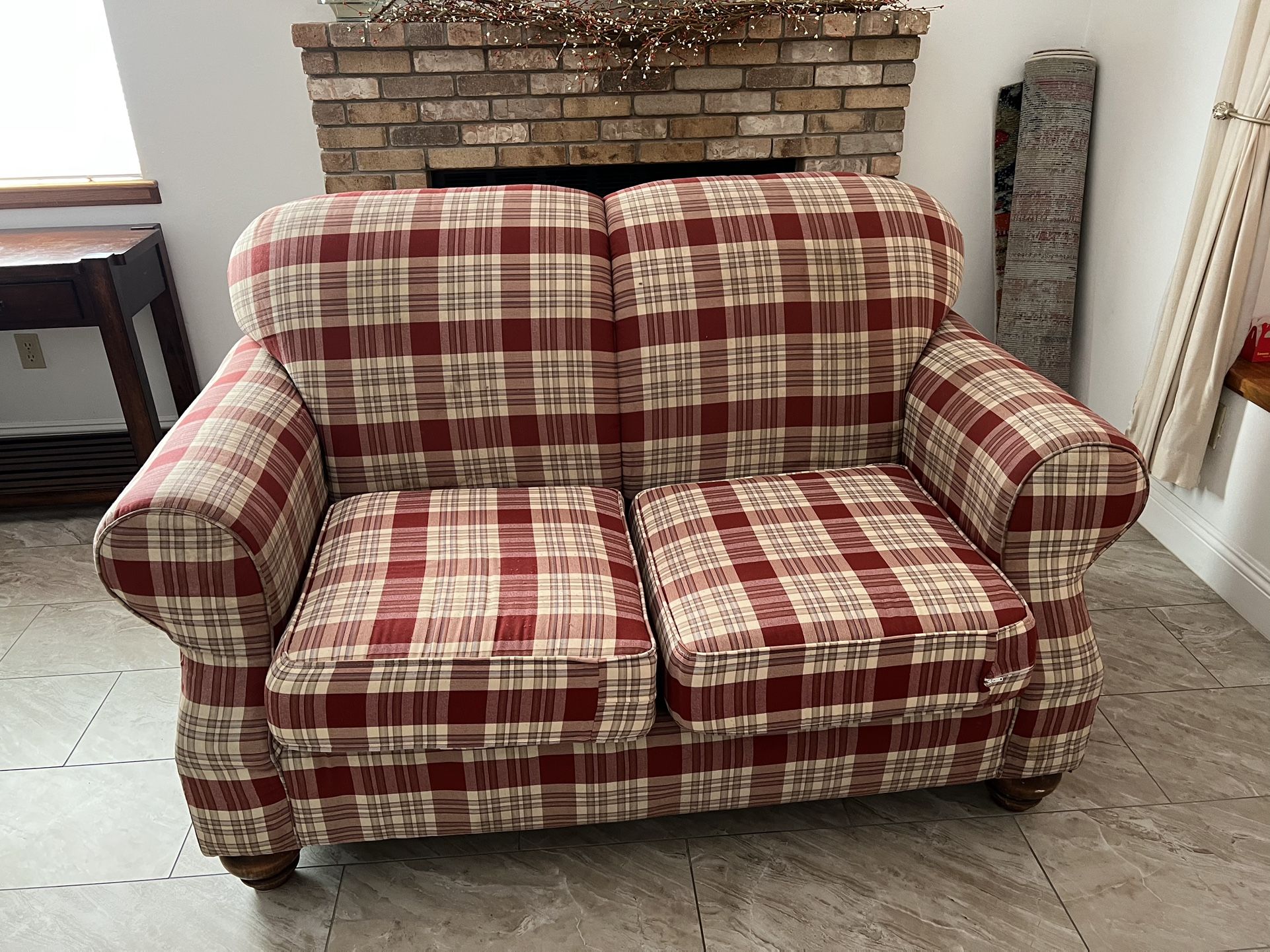 Love Seat & Sofá