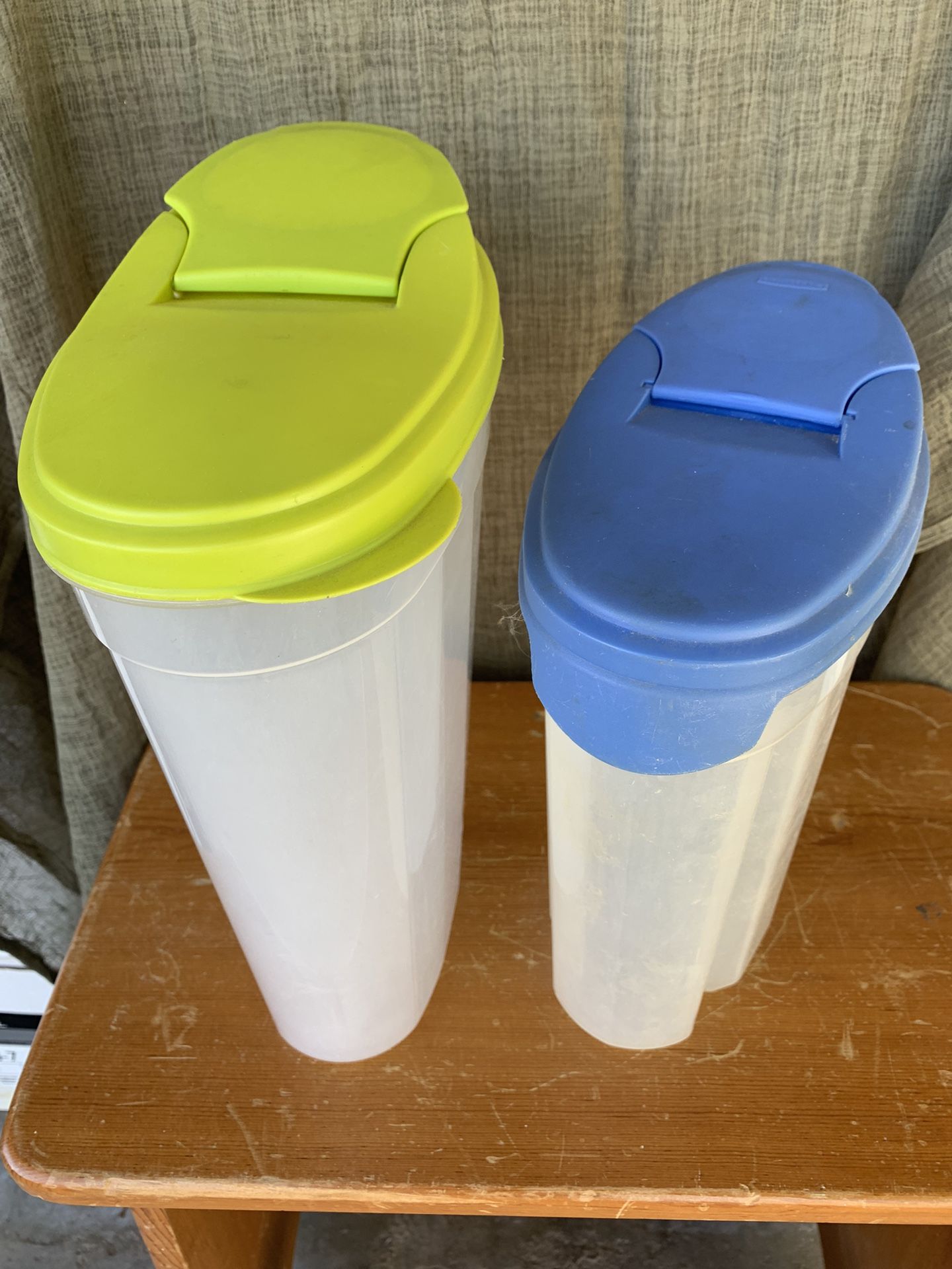 Set of two Rubbermaid storage containers