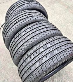 235 55 20 Yokohama tires Con 80% de Vida Las 4