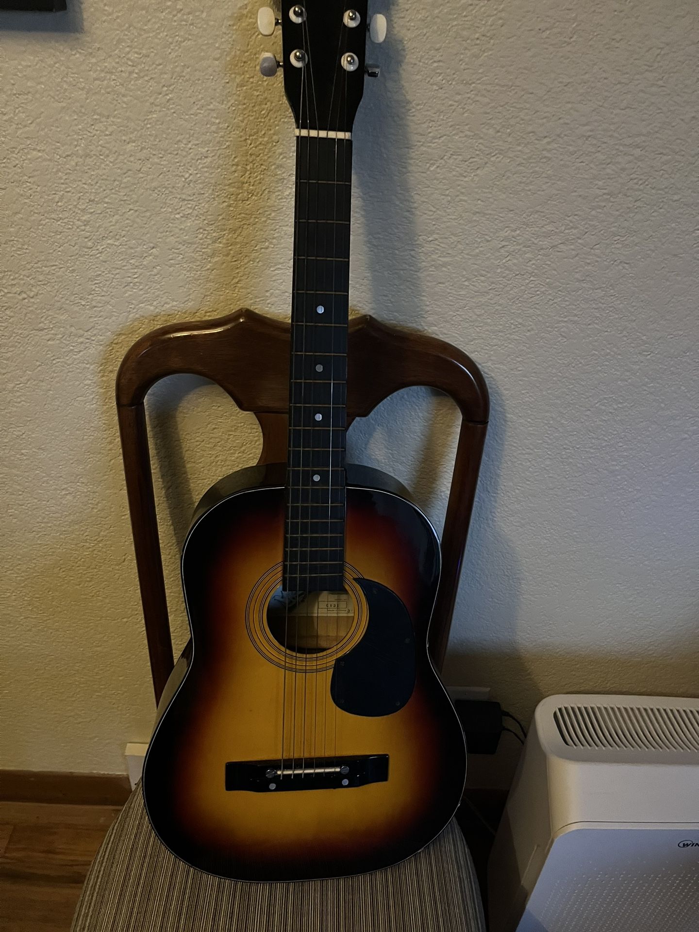 Acoustic guitar W/case