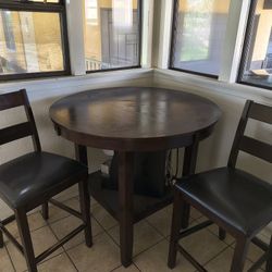 Round Table W/ 4 Chairs