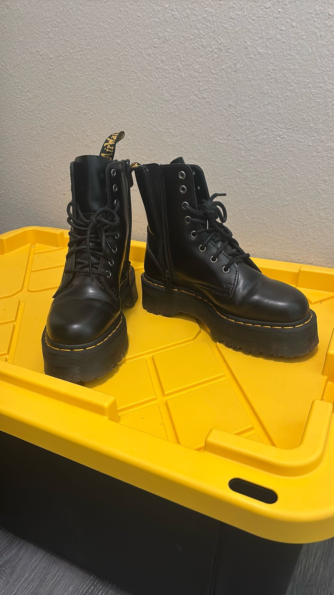 Doc Martens 1460 Lace Boots