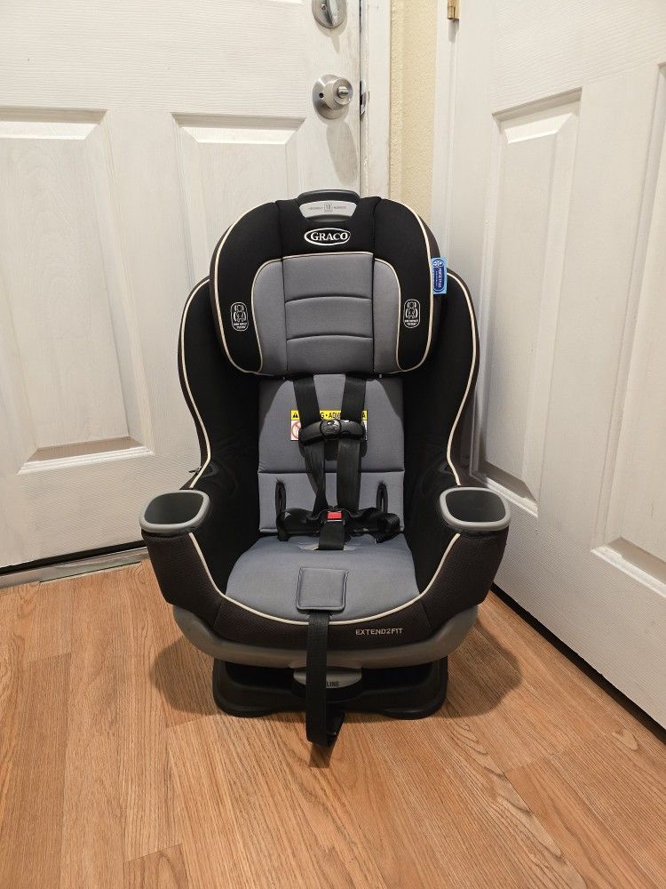 Graco 3-in-1 Extend2Fit Convertible Car Seat