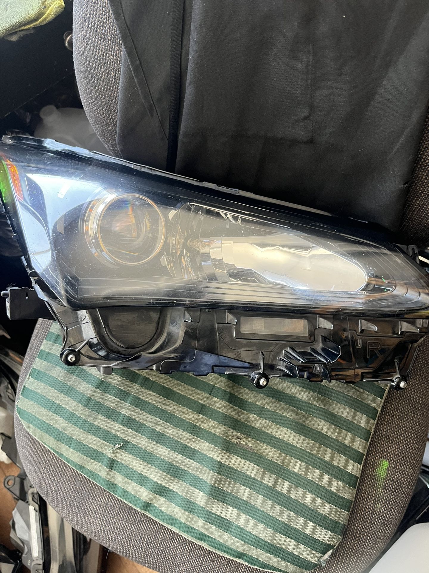 2016 LEXUS NX RIGHT HEADLIGHT