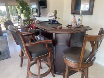 Brunswick Bar With Barstools