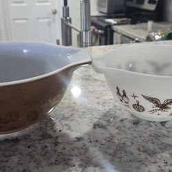 4 Vintage Pyrex Mixing Bowls