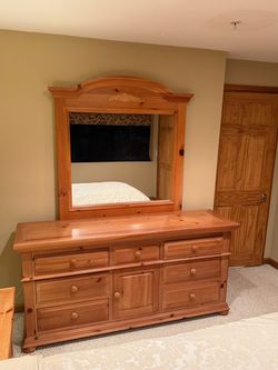 Authentic Broyhill Fontana Solid Pine Bedroom Set – 5 Pieces – Excellent Condition by