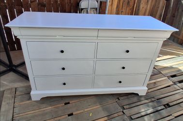 WHITE DRESSER.