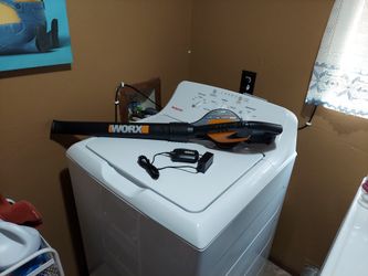 "NEW" 20V. MAX WORX BLOWER WITH BATTERY AND CHARGER