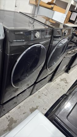 Samsung Washer and Gas Dryer set with pedestals