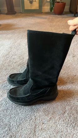 Women’s Lands End suede boot, size 7.5B