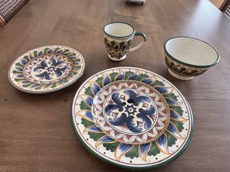 51 Piece Deruta Dinnerware Set