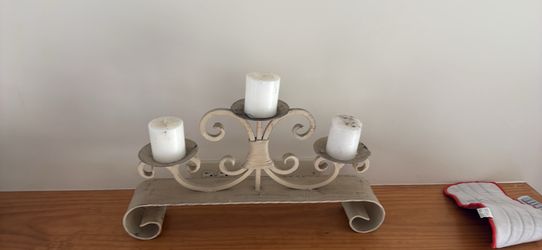 3 candles holder scroll decor