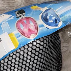 Snorkeling mask 