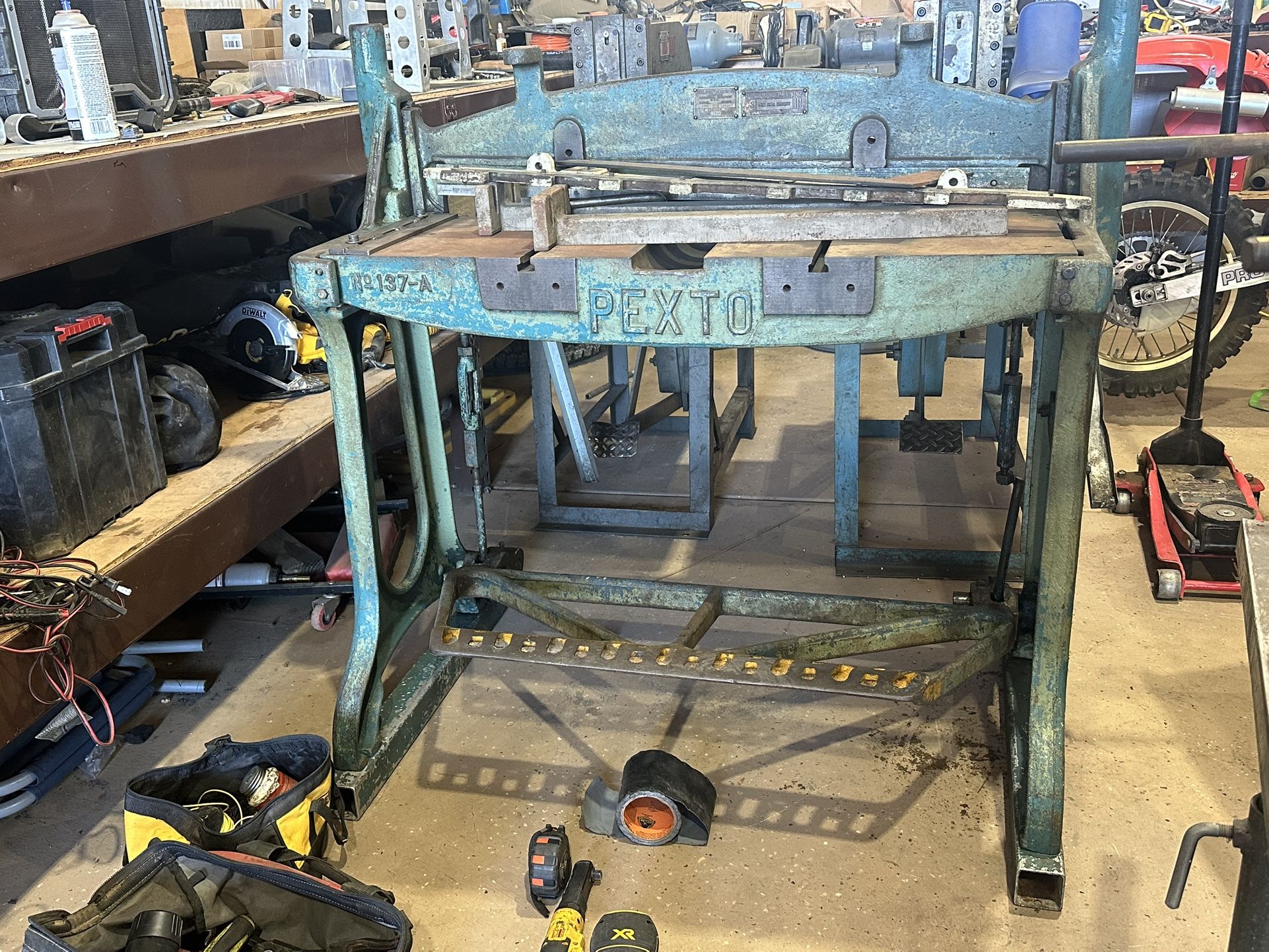 Manual Shear For Metal Fabrication.
