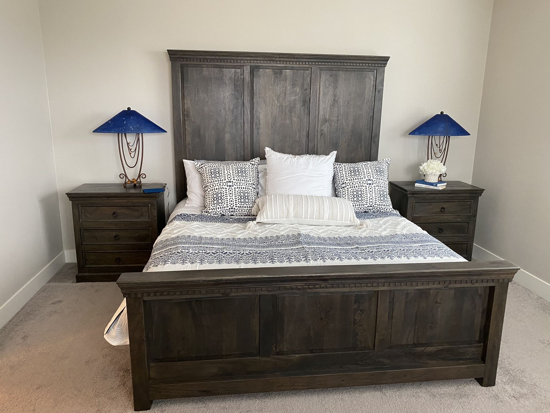 Gorgeous Mango Wood King Bedroom Set!!