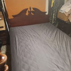 Solid Bassett Queen Size Bedroom Set