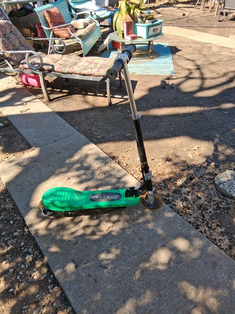 Maxtra Electric Scooter Works Great Lost Charger