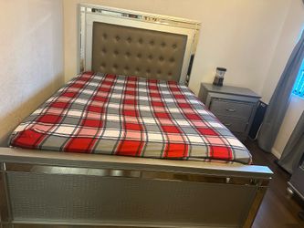 Queen bed set