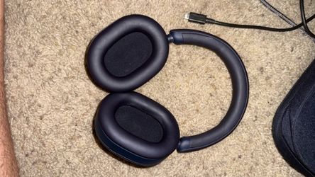Sony XM5 Noise Cancelling Headphones