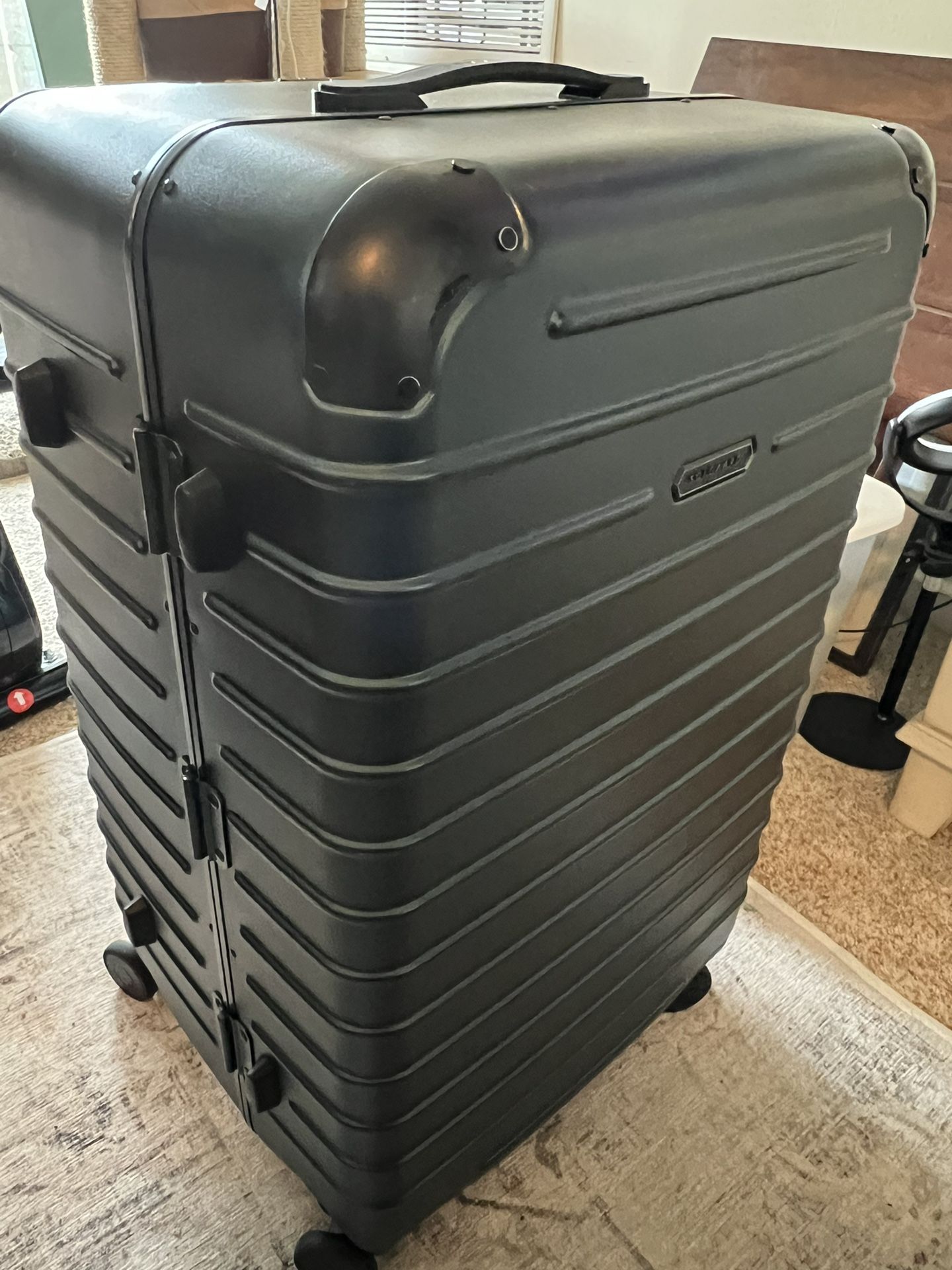 Solgaard Luggage - Large Check-in Closet