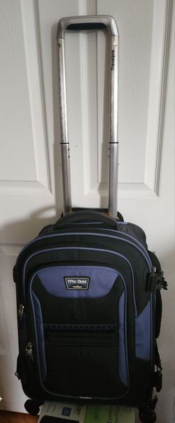 Carry On Spinner Suitcase Bag Luggage on 4 wheels.