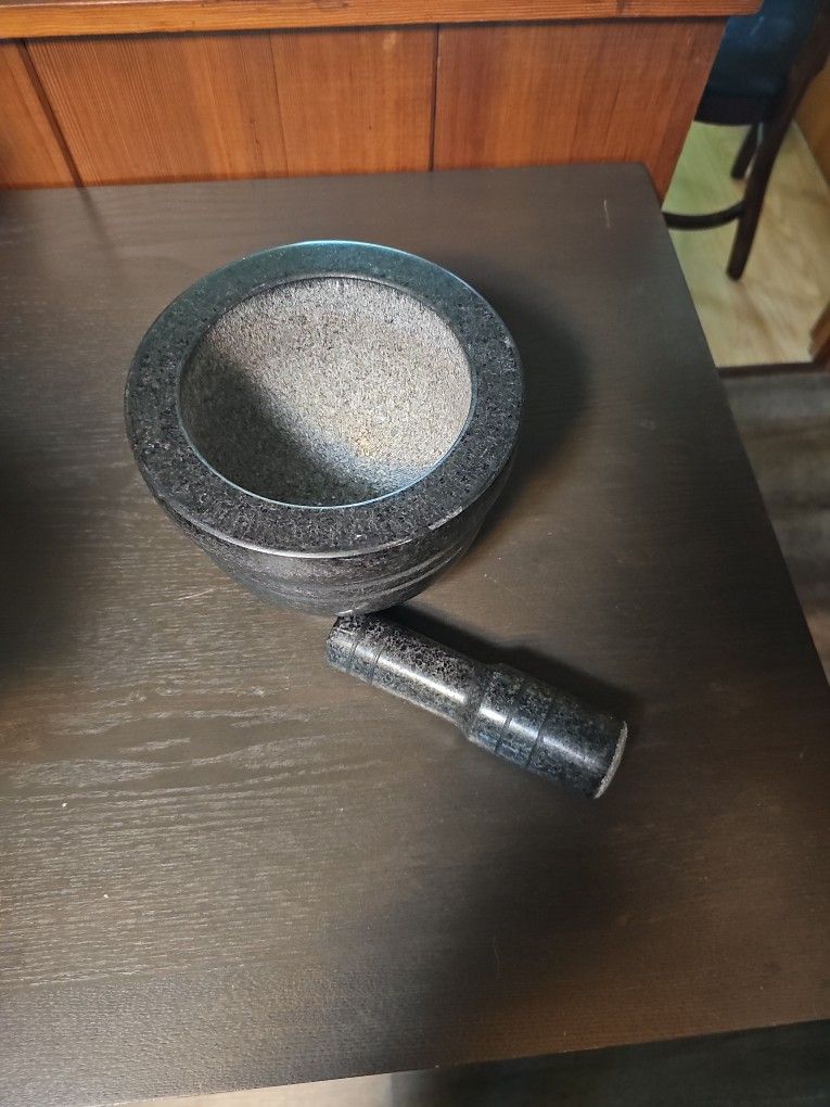New Large Mortor & Pestle