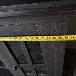 I'm selling this piece of furniture, it's in good condition