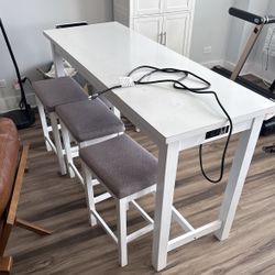 Counter Table | Stools 