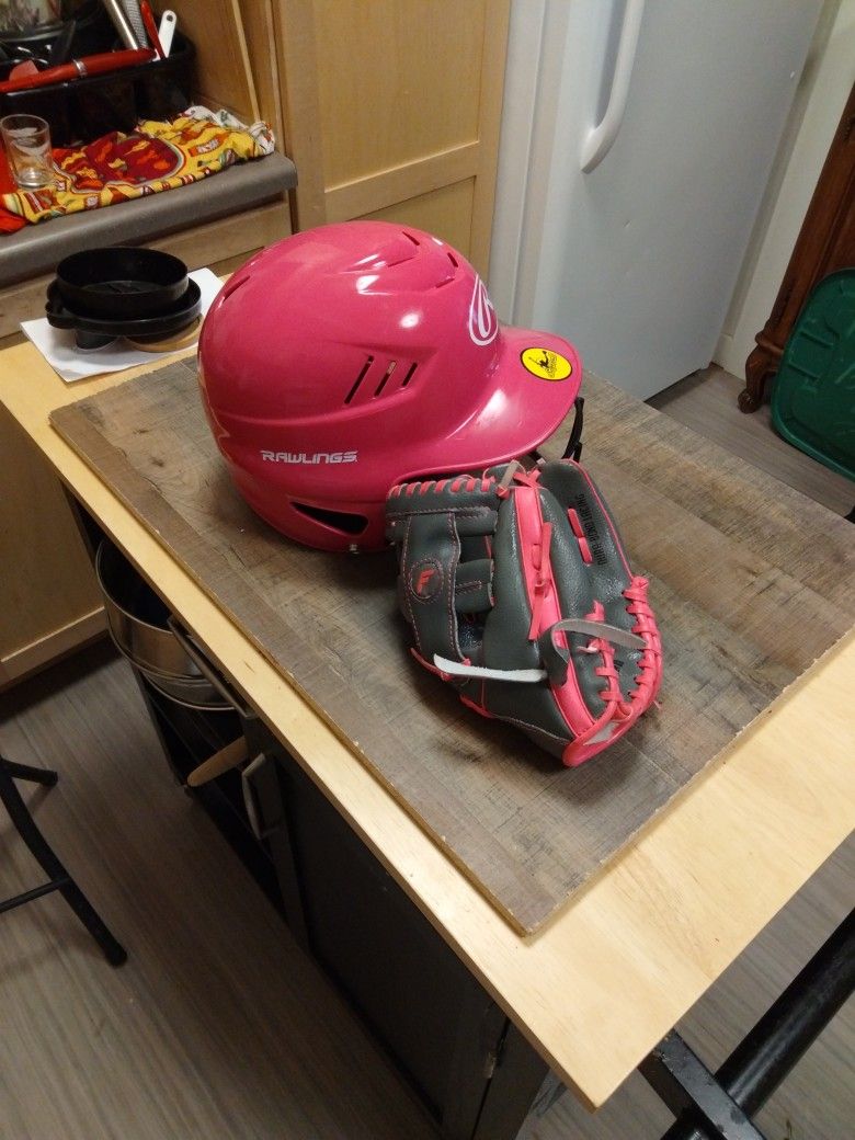Girls  T Ball Helmet And Glove