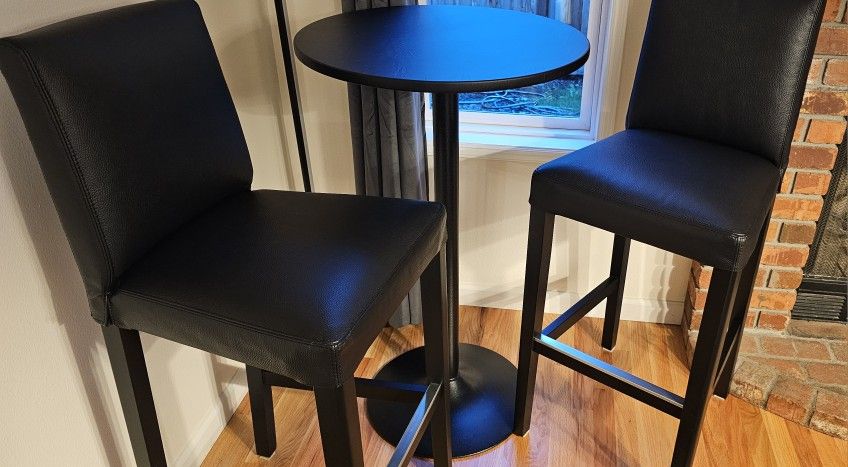 Pub Cushion Chairs With Round Table