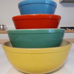 Vintage Pyrex Nesting Mixing Bowls 4