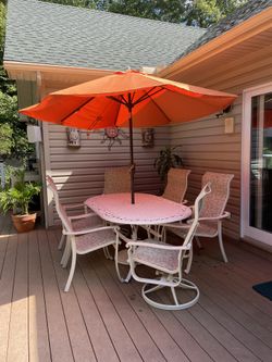 Powdered Aluminum Table And 6 Chairs With Umbrella 