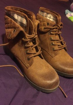 Female winter boots size 7 1/2