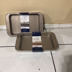 Bake And Storage Cake Pan With Plastic Lid