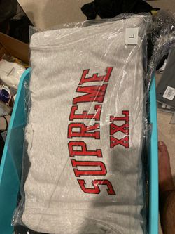 Supreme hoodie size L