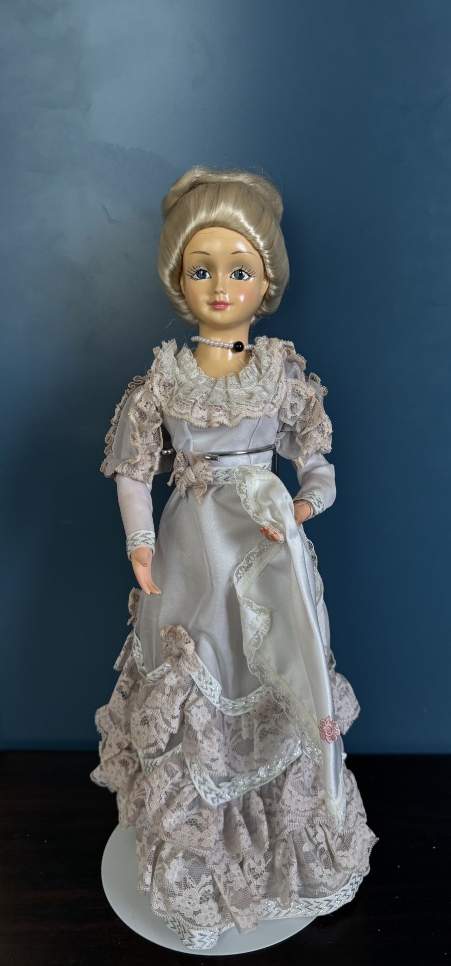 Collectible Brinn’s Porcelain Dolls – Martha Washington