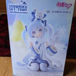 Snow Miku 10th Anniverary Figure Brand New