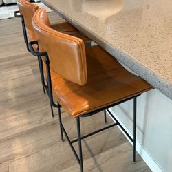 BAR STOOLS ，2 COLAMY BAR