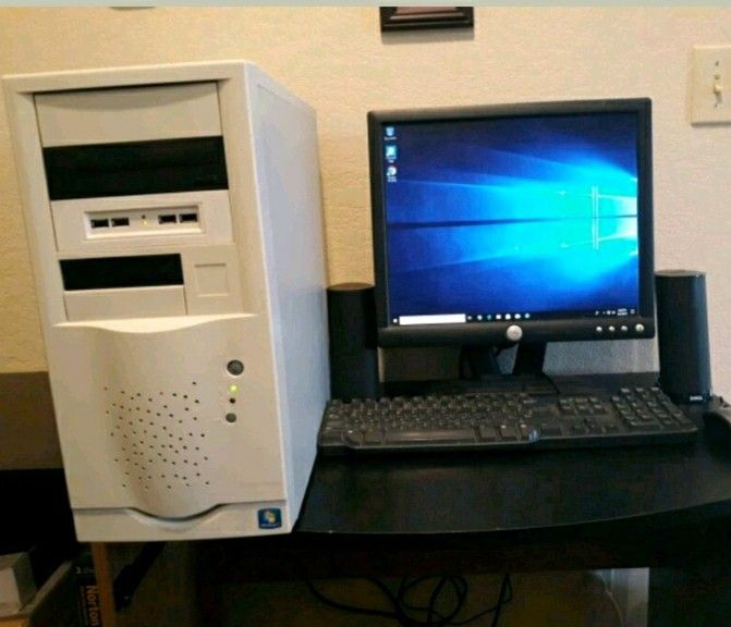 Windows 10 Old School Retro Desktop PC