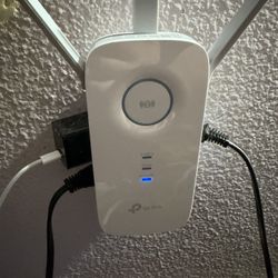 TP-Link AC1900 WiFi Range Extender (RE550)
