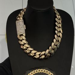 28MM 22”  (1050 Grams), 14K Yellow Gold over. 999 Silver, Cuban Link Chain