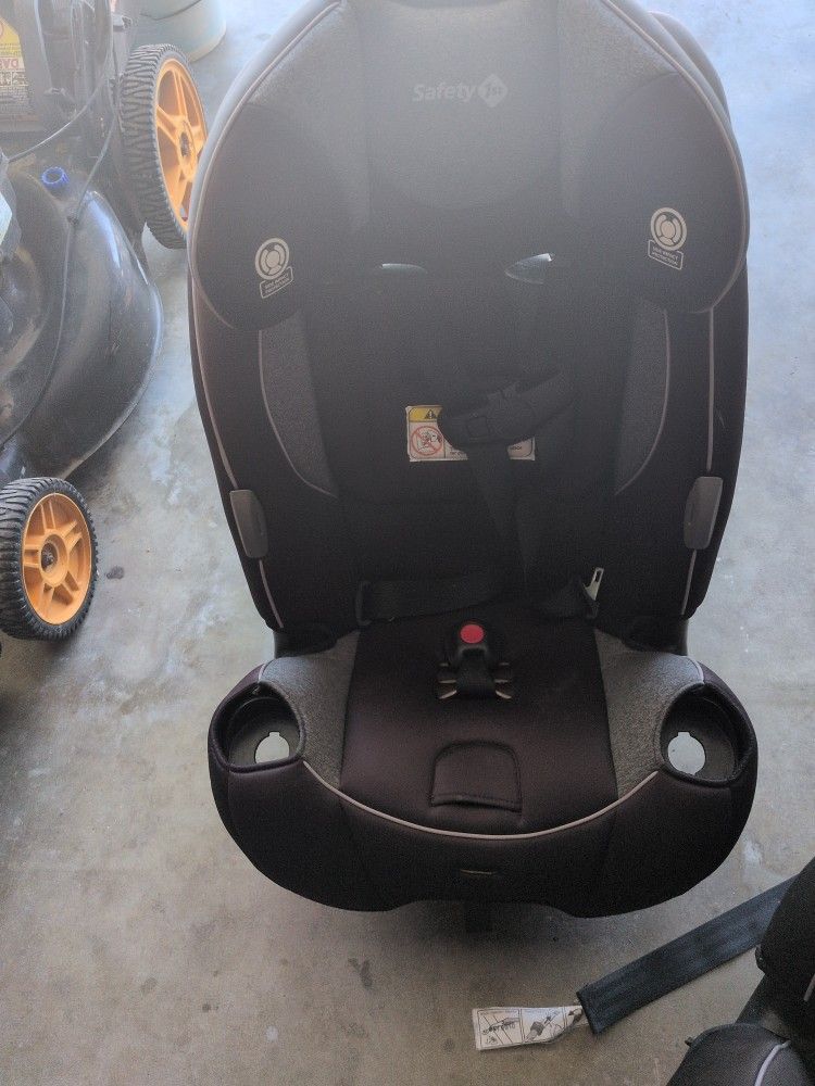 Car Seats 2 Left $20 Each