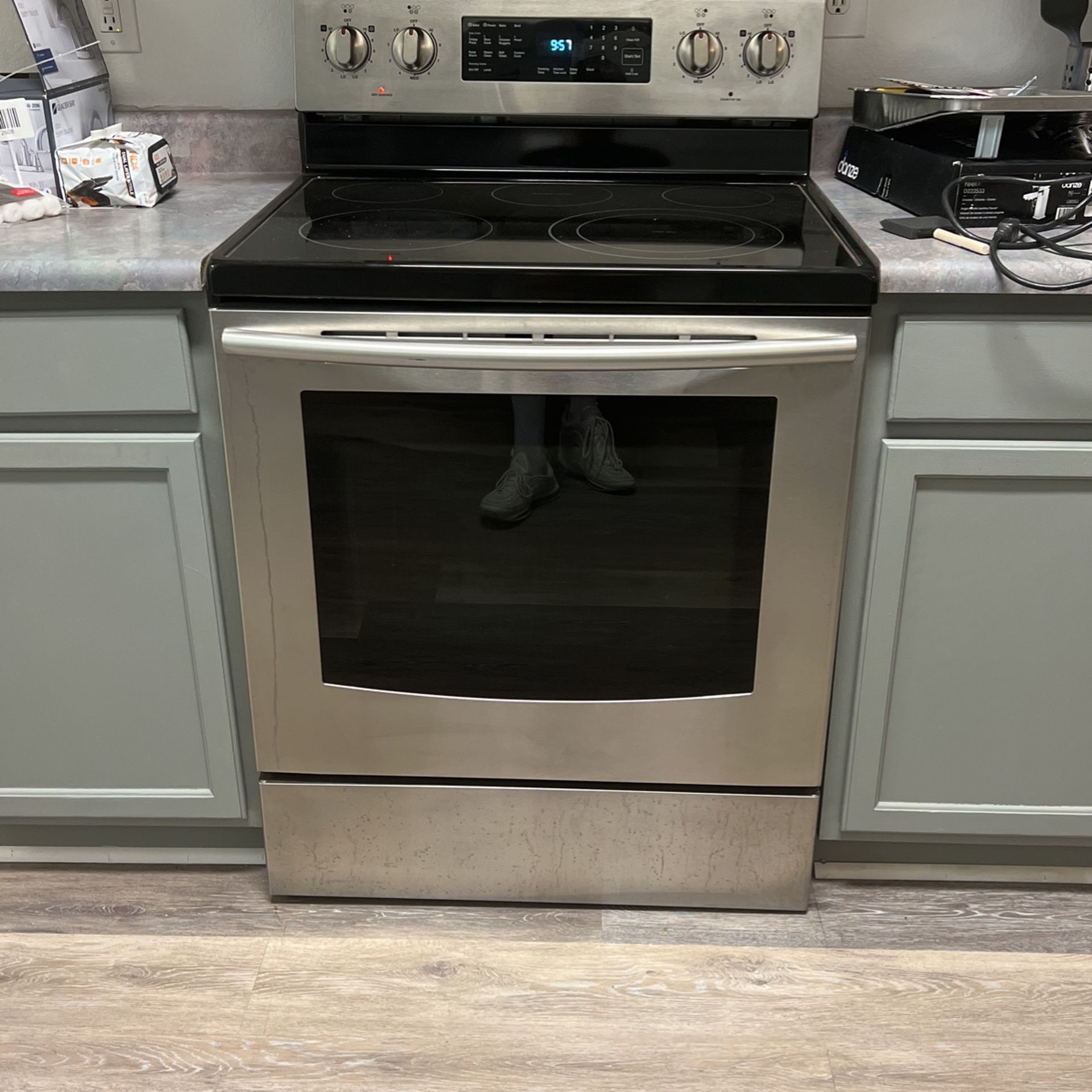 Kitchen Stove For Sale for Sale in Glendale, AZ OfferUp