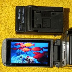 Canon Vixia HF R80 Camcorder With Charger Like New 