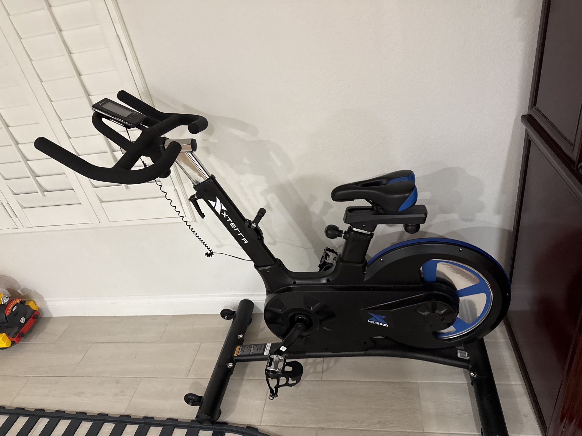 Home Gym Bundle – Treadmill + Cycling Bike (Both in Great Condition!)
