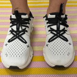 On Cloud X 4 Training Sneakers