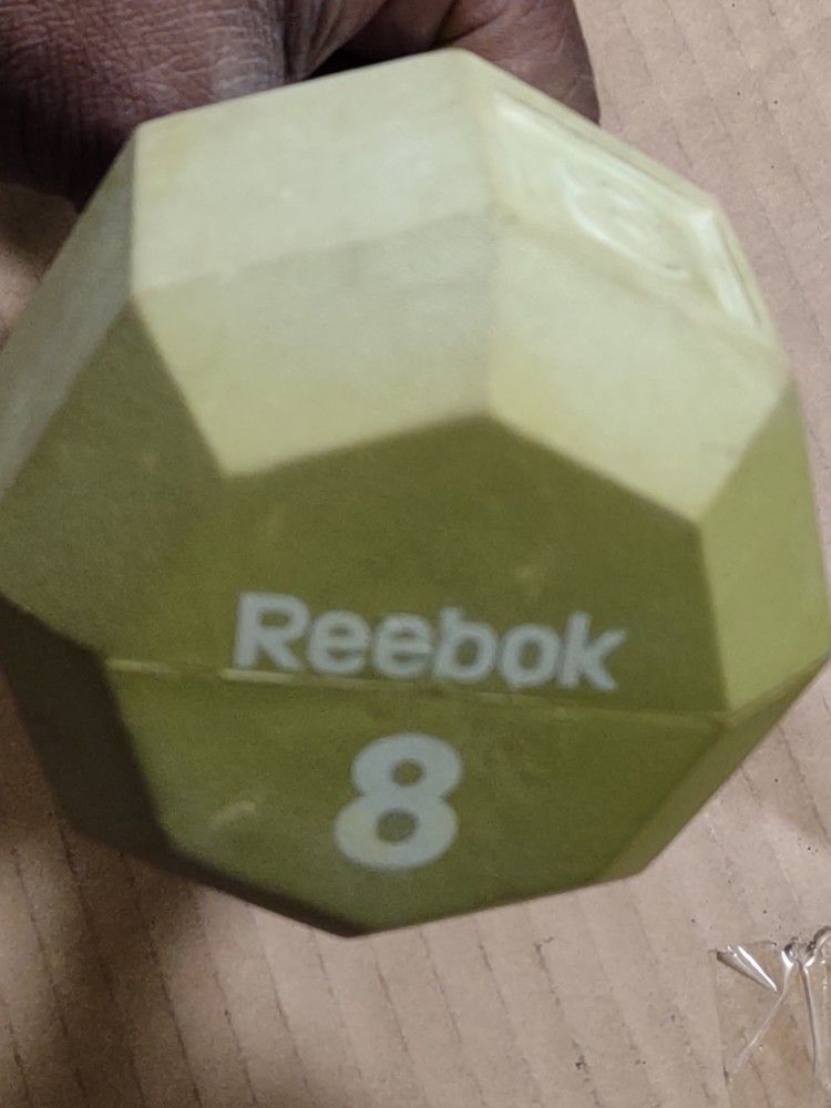 One Reebok 8 Lb Neon Green Metal Grip Dumbbell Weight